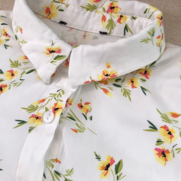 Forever 21® Adorable White Floral Button down Floral Crop Top S - Picture 3 of 7
